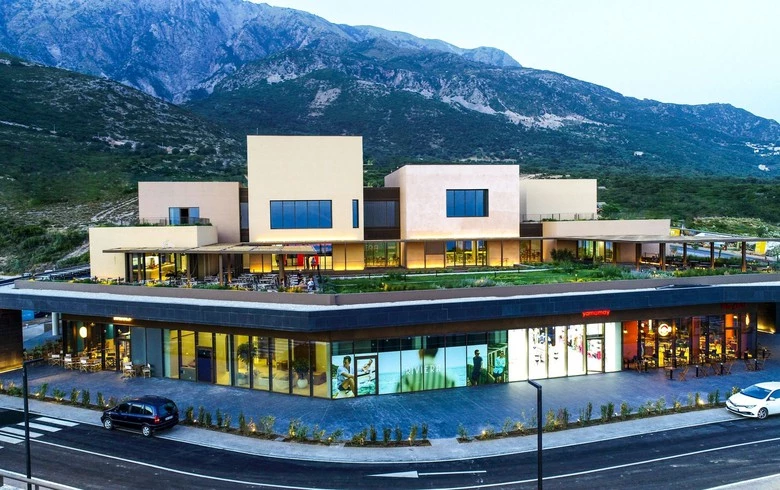 Albania’s Balfin opens seaside shopping mall