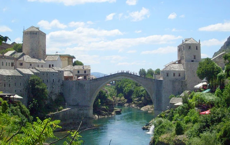 Bosnia's Aug foreign tourist arrivals up 12% y/y