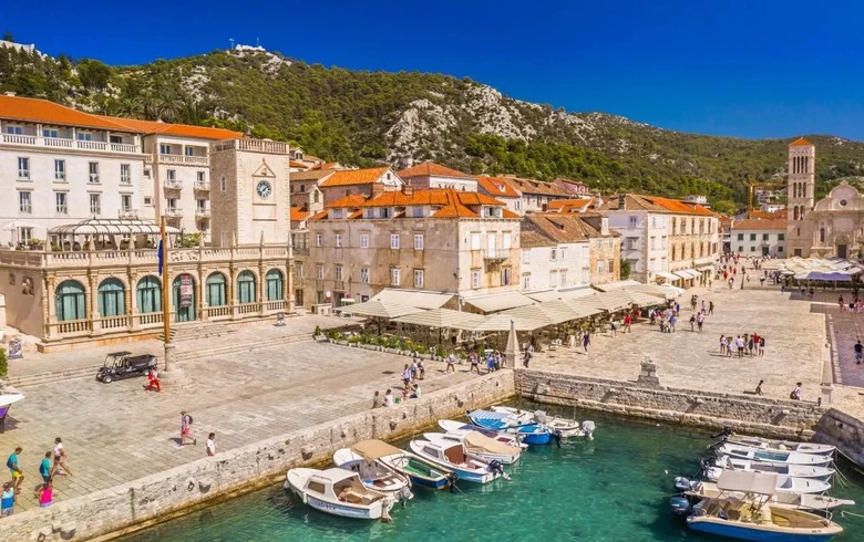 Foreign tourist arrivals to Croatia rise 21% y/y in May